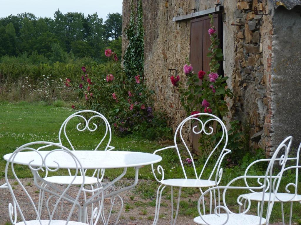 Chambres D'Hotes Le Chateau Rouge Saint-Germain-sur-Moine Екстер'єр фото